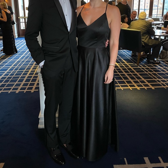 David’s Bridal Bridesmaid Dress in Black - Picture 5 of 8